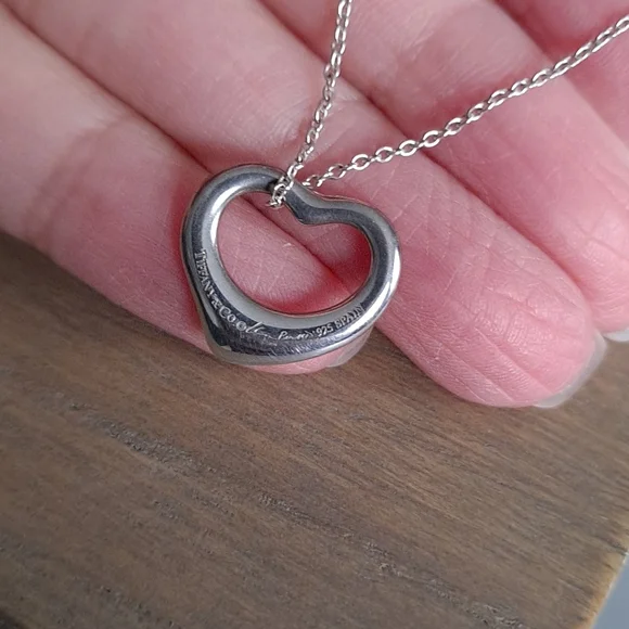 Authentic Tiffany & Co. Elsa Peretti heart necklace - Picture 13 of 13